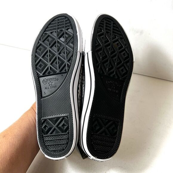 Converse All Star Women's 6.5-7 Black White Glossy Sneakers Lace Up Youth 5 Low - Picture 9 of 9